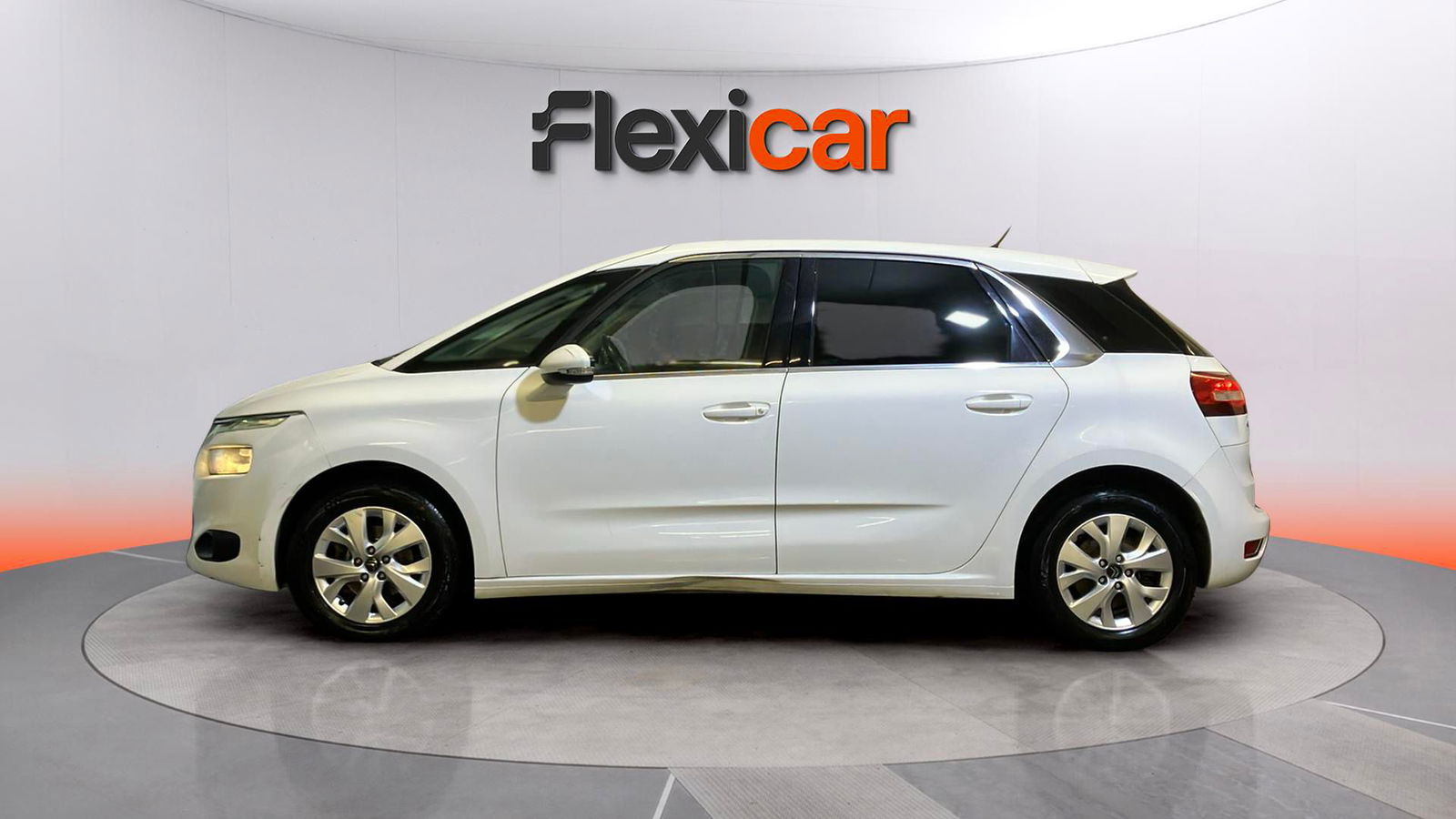 https://cdn-flexicar.caraffinity.it/public_appraisal_images_pro/images/stock/167755/KGnqRhCZWD__WhatsApp Image 2025-07-28 at 13.29.27 (2).jpeg